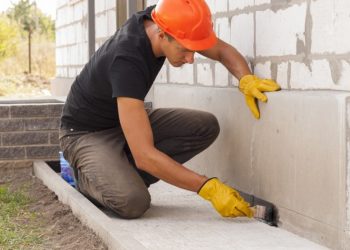 Как защитить фундамент от влаги и холода